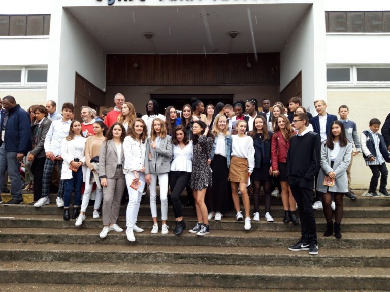 Célébration du sacrement de la confirmation pour les jeunes de notre zone pastorale